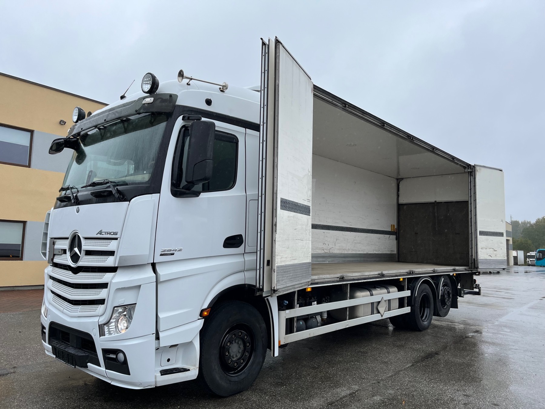 Mercedes-Benz ACTROS 2542 6X2*4 EURO 6 + SIDE OPENING + FULL AIR 
